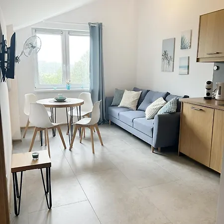 Morskie Zacisze - Blisko Plazy, Debina アパート *